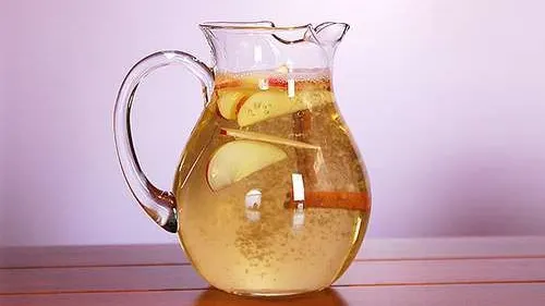 Băutura care te scapă de kilogramele în plus fără efort. Iată cum se prepară
