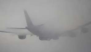 Un avion care trebuia să aterizeze la Bacău, redirecţionat către Iaşi din cauza ceţii