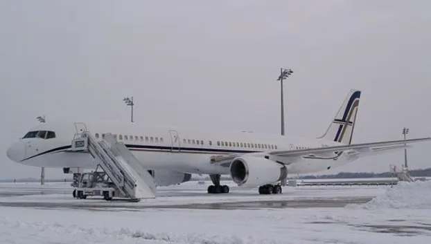 Traficul aerian, dat peste cap: întârzieri masive pe Aeroportul Otopeni, din cauza ploii îngheţate 