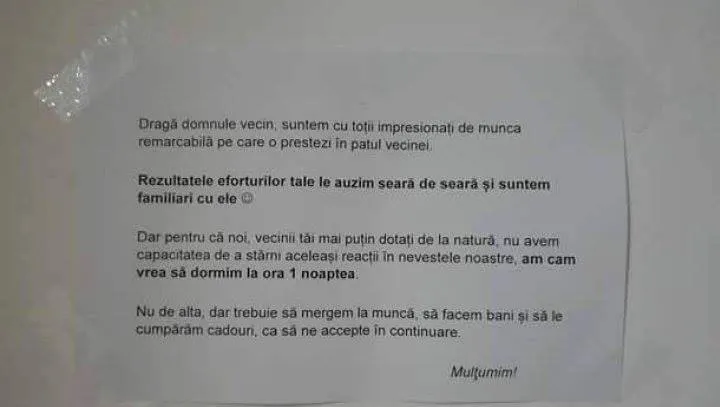 Mesajul acestui vecin de la o scară de bloc a devenit viral. Râzi cu lacrimi