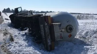 Accident pe DN5: o cisternă încărcată cu butan s-a răsturnat