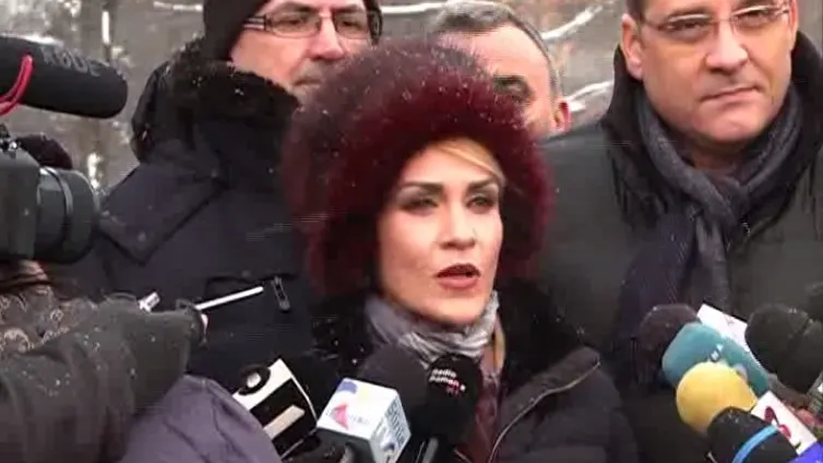 S-a aflat adevăratul preţ al căciulii de blană a Gabrielei Firea: "Aveau şi pe gri, dacă vreţi"