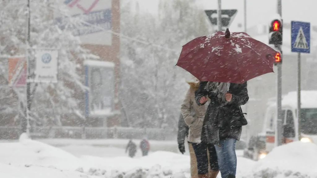 Avertizare meteo în toată țara! Ninsori, lapoviță și frig 