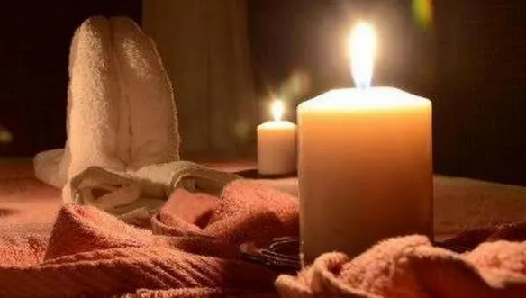 Un profesor din Iași s-a dus la un salon de masaj erotic și a dat peste eleva lui, de 15 ani