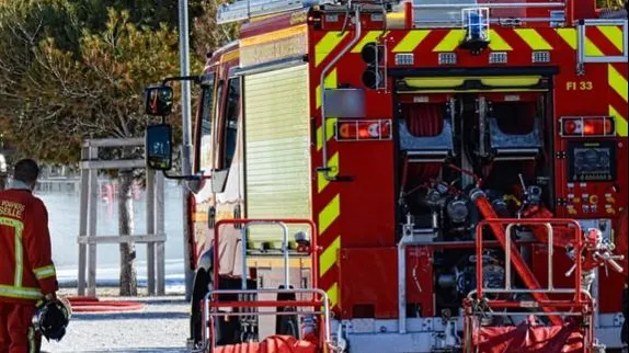 Incendiu puternic într-un bloc din București. Locatarii, evacuați