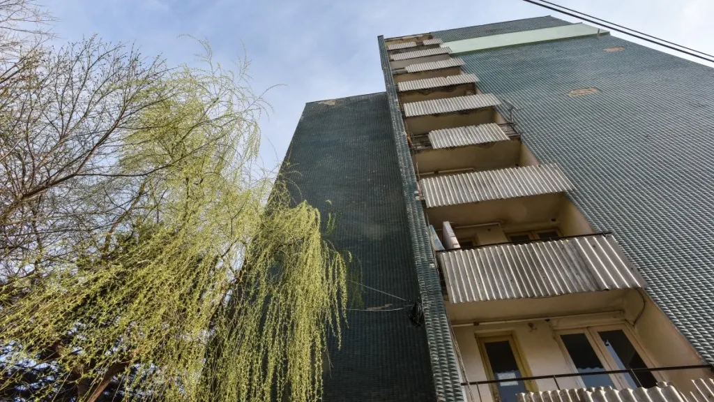 Femeie de 31 de ani, în comă după ce s-a aruncat de la etajul 9