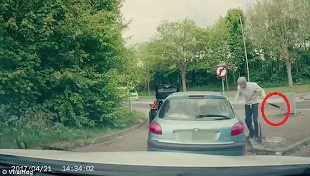 Când au sărit la el cu bâta în trafic nu știau că e luptător MMA. Au aflat în scurt timp..șocant