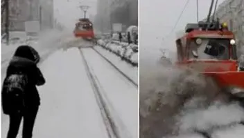 Reacţia RATB, după ce un pieton a fost "îngropat" în zăpadă, de un utilaj de deszăpezire