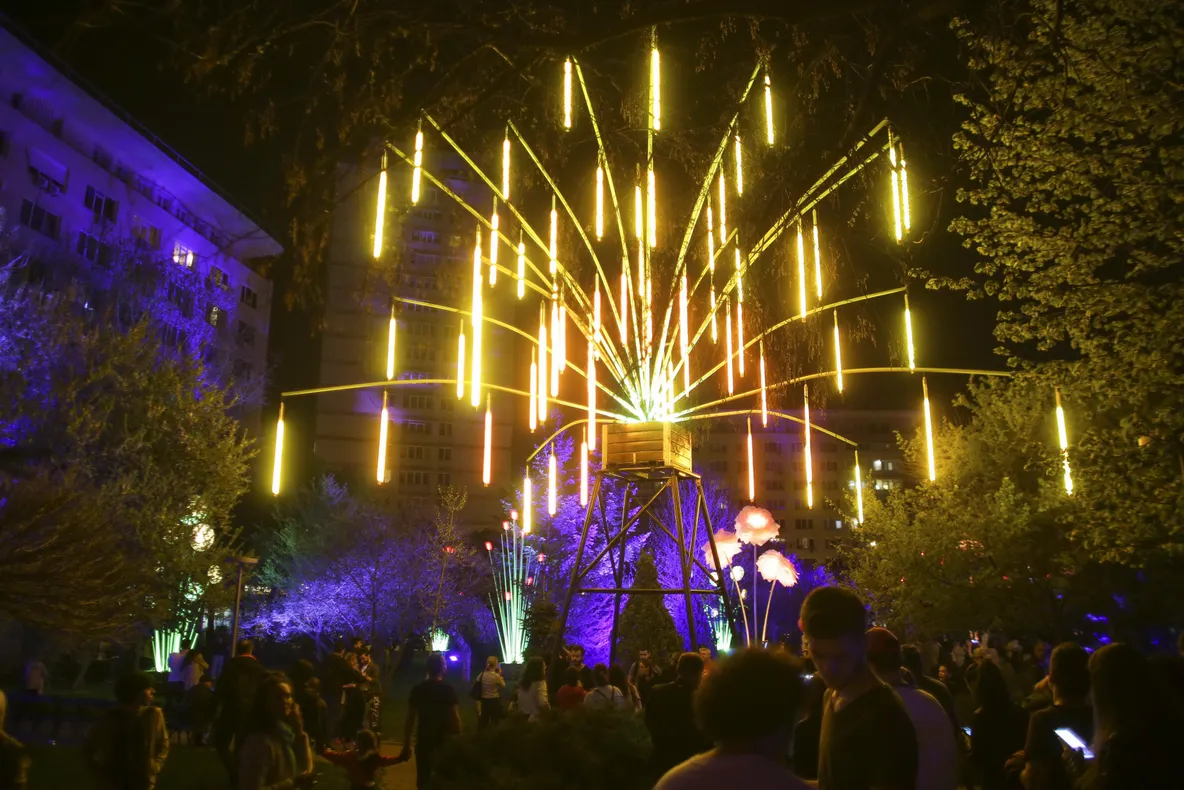 Imagini spectaculoase de la Festivalul Spotlight. Cum a arătat centrul Capitalei joi seară