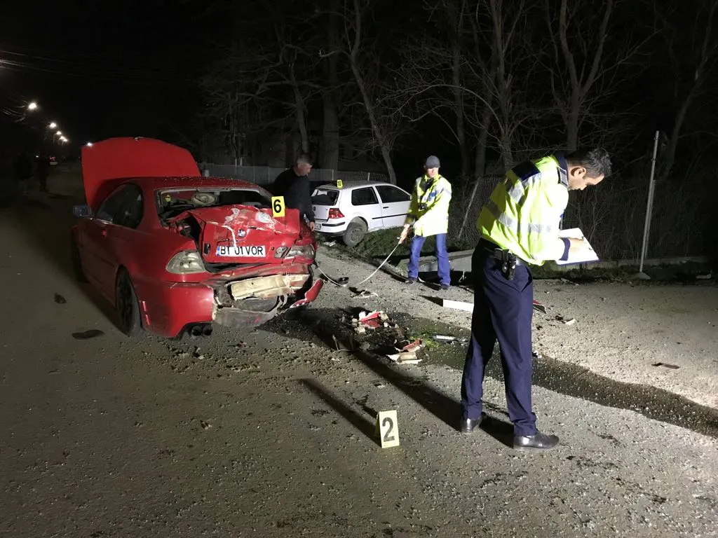 Accident groaznic în noaptea de Înviere. Doi tineri, în comă
