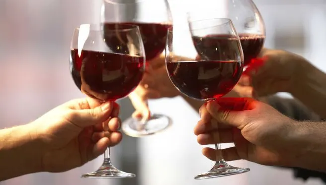 Te înroşeşti după ce consumi alcool? Ai mare grijă