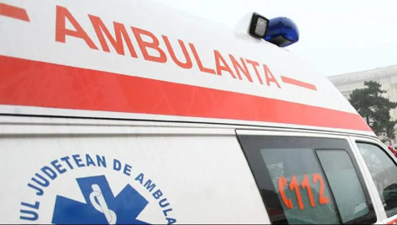 Accident cu 5 victime la Costineşti: intervenţie de urgenţă