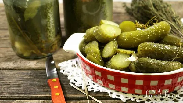 Cum să prepari o delicioasă mâncare de... catraveţi muraţi. Iată reţeta