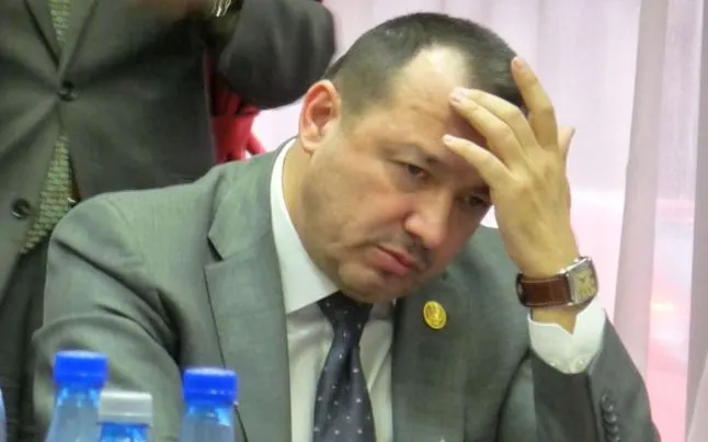Încă o lege favorabilă pentru corupţi. Aleşii locali, scăpaţi de incompatibilităţi