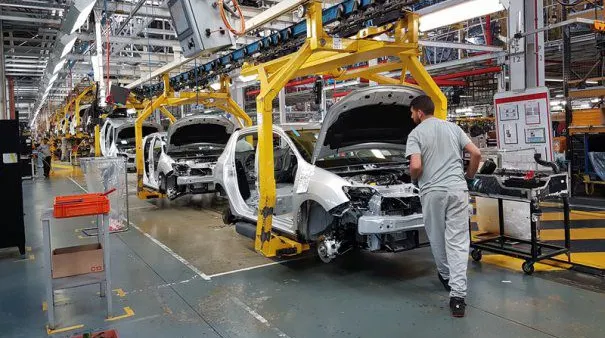 Dacia. Dacia Logan MCV Edelweiss. Dacia a proiectat un Logan cu portiere verticale şi platformă