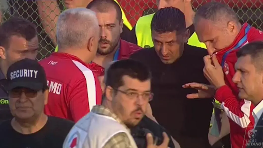 Sepsi-Dinamo, conflict interetnic. "Câinii" au furat steagul Ungariei. Dănciulescu, jeturi de gaze