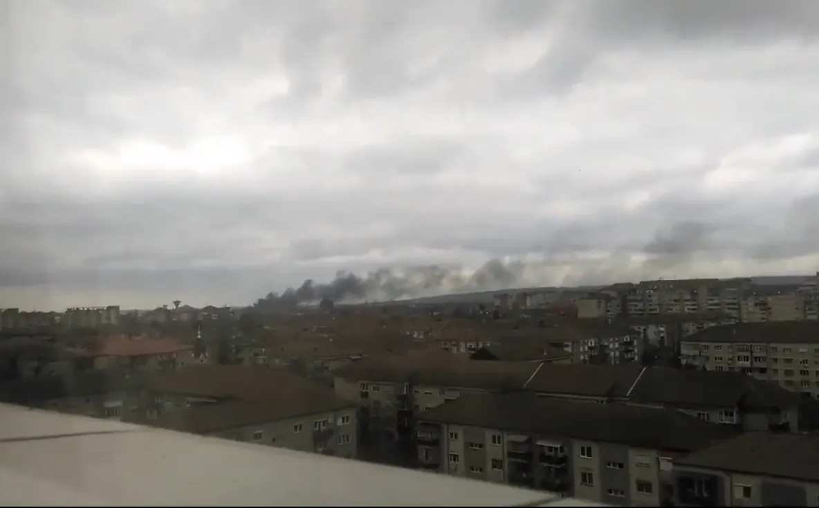 Alertă în Oradea, în urma unui incendiu puternic: Oamenii, sfătuiți să stea în case