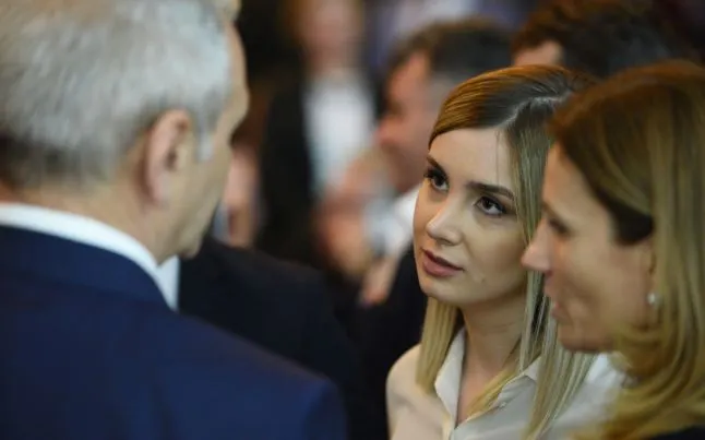 "Times New Roman", amendat de CNCD pentru articolul defăimător la adresa iubitei lui Liviu Dragnea