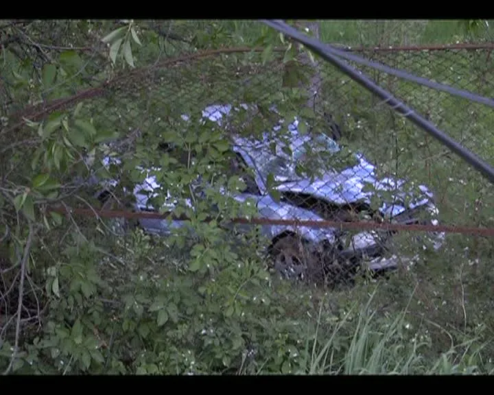 Accident ca-n filme! Au aterizat cu mașina într-o grădină