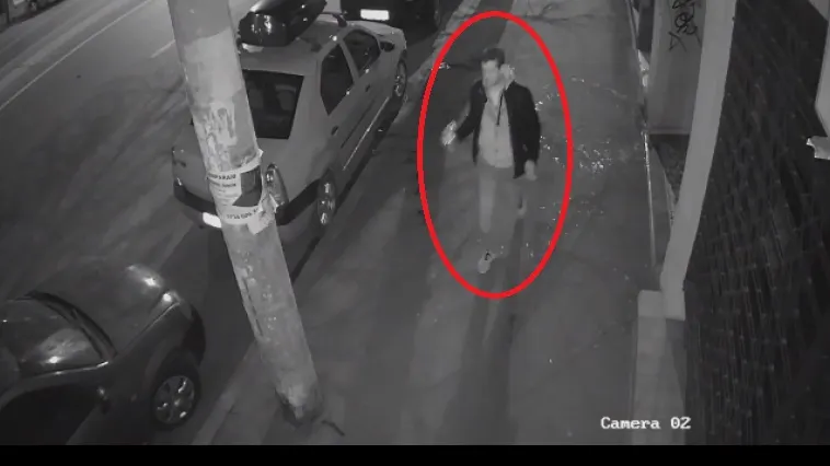 Primele imagini cu presupusul piroman din București. Poliția cere ajutorul: ”L-ați văzut?”