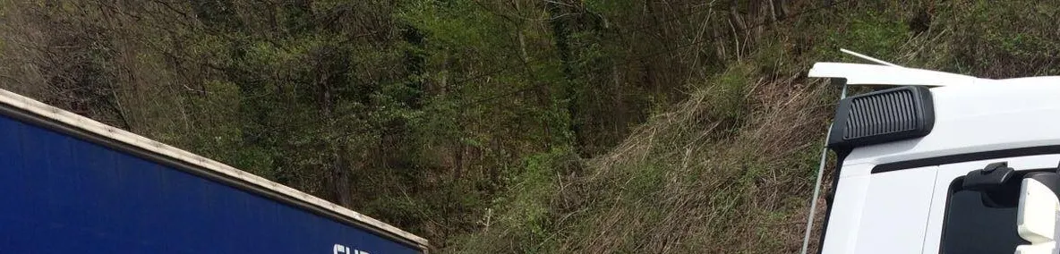 Imagine fabuloasă! Cum a putut să derapeze un TIR, e cascadorie de Hollywood! 