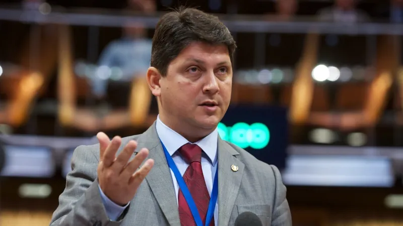 Politicienii şi legalizarea căsătoriilor gay: "N-aş vrea să legalizez un păcat. Scrie în Biblie"