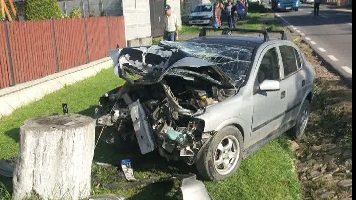 Cei doi copii loviți de maşina derapată la Măneciu, transferați în București. Unul este în comă
