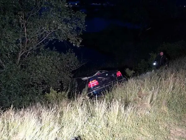 Tragedie. O mașină cu patru tineri a plonjat într-un lac de lângă Arad. Două fete au murit