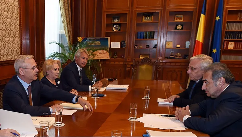 Imagine de la discuţiile dintre Dragnea, Isărescu şi Dăncilă