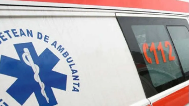 Maşina unei profesoare, spulberată într-un grav accident. Femeia ducea elevii acasă: 3 victime