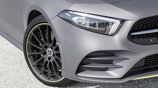 Mercedes. Atenţie, şoferii care conduceţi Mercedes! Maşini rechemate în service