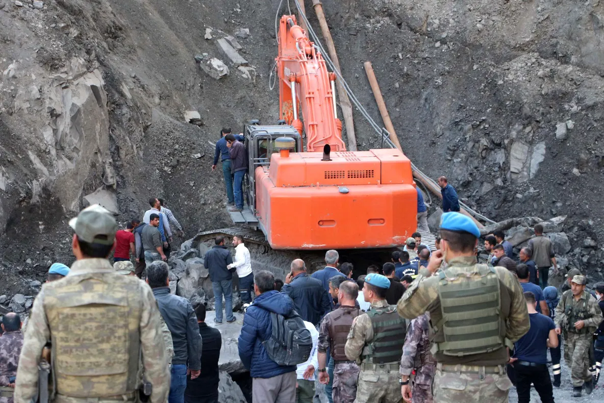 Mină prăbușită după un cutremur. Doi morți și trei dispăruți