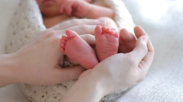 Cea mai tânără bunică din lume are 23 de ani și trăiește în România. A fost mamă la 12 ani