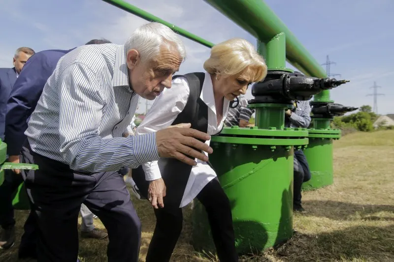 Imaginea zilei! Daea este Dăncilă premier :)