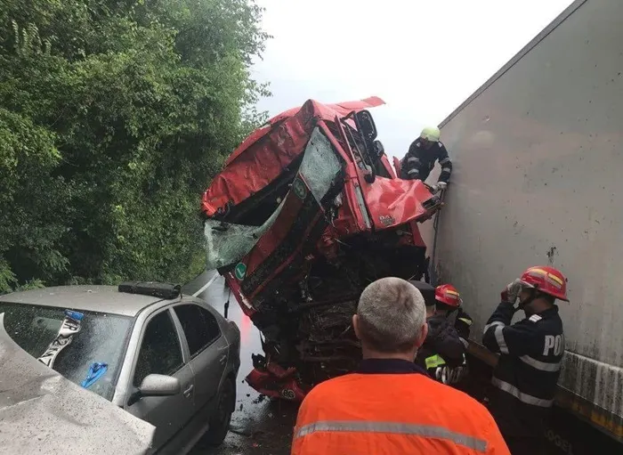 Impact devastator pe o şosea din Banat, îmagini incredibile
