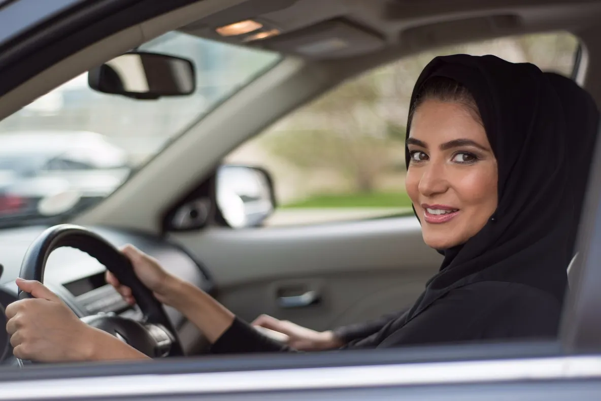 Arabia Saudită a început să elibereze permise de conducere femeilor