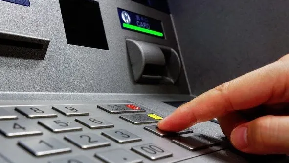 UPDATE: Cardurile VISA, defecţiunea majoră din Europa, reparată după 12 ore