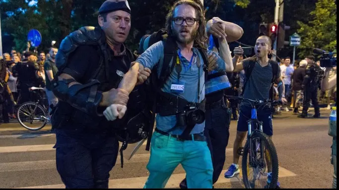 Jandarmeria, prima reacție în scandalul jurnalistului german luat cu duba