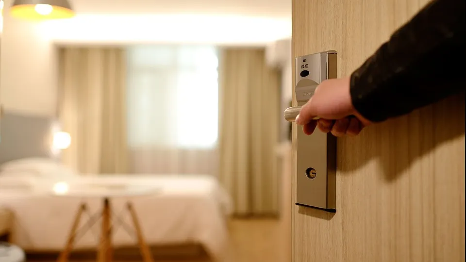 De ce n-ar trebui să te uiți la televizor în camera de hotel