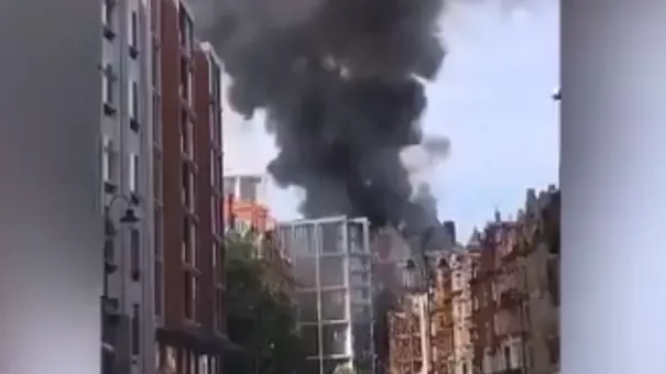 INCENDIU de amploare în centrul Londrei