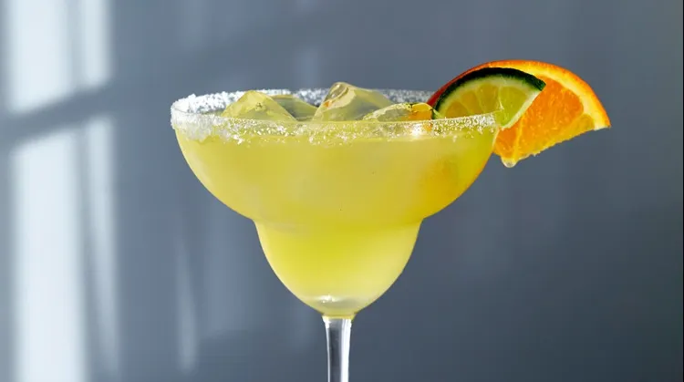 Cum să prepari un cocktail ca un adevărat profesionist la tine acasă 