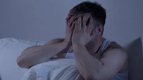 A întrecut măsura cu alcoolul și credea că face sex cu iubita. S-a trezit dimineața și a avut un șoc