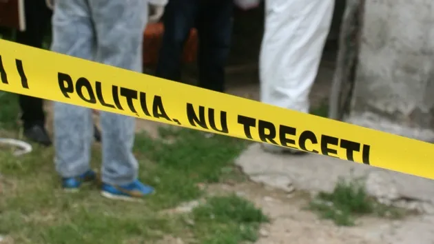 O adolescentă de 14 ani s-a sinucis, înghiţind un pumn de pastile. Cum a găsit-o familia a şocat