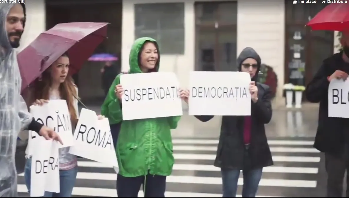 Protest pe trecerea de pietoni față de Guvernul Dăncilă