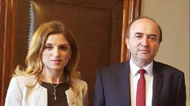 Tudorel Toader - un pasionat călător prin lume pe bani publici. Cine îl însoţeşte mereu