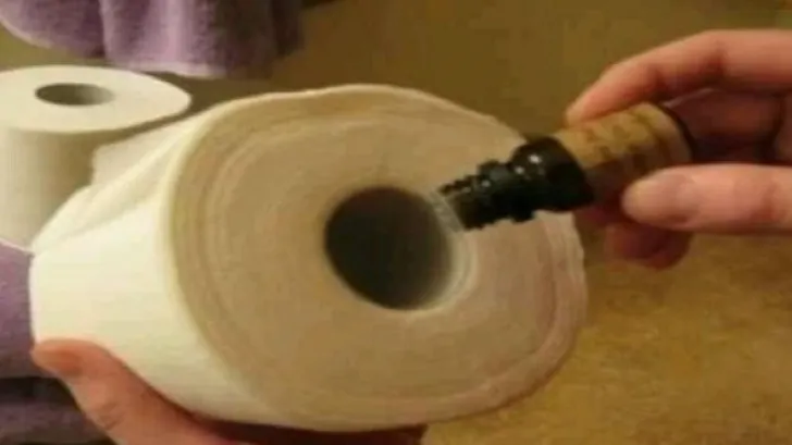 Truc incredibil! Cum să-ţi faci baia să miroasă frumos săptămâni întregi!