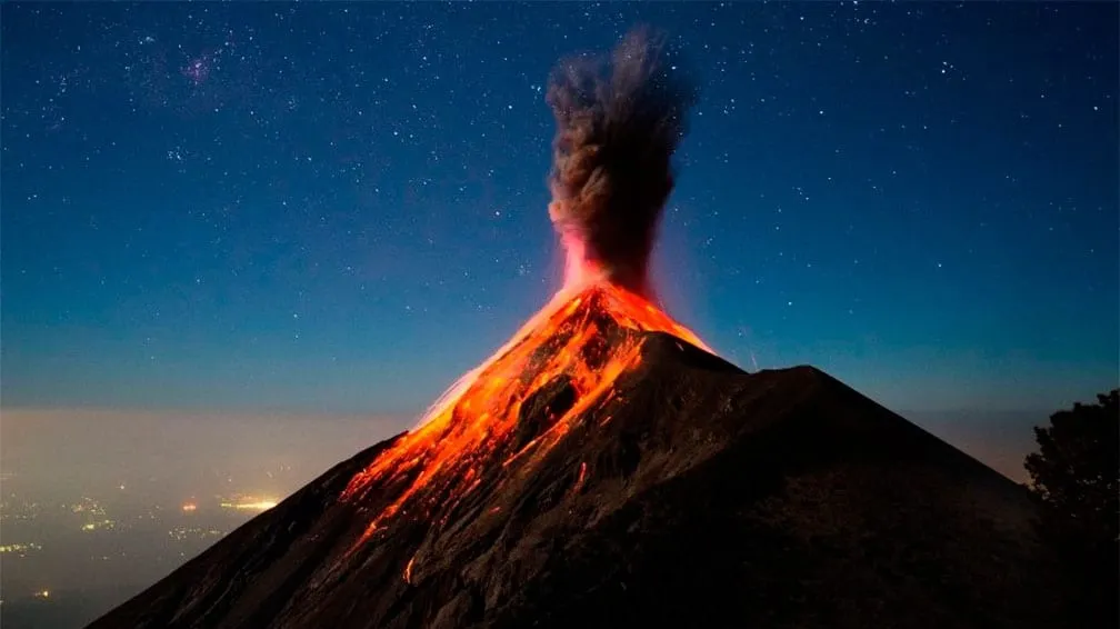 Alertă aeriană de gradul doi, în Indonezia! Vulcanul Sinabung a erupt din nou