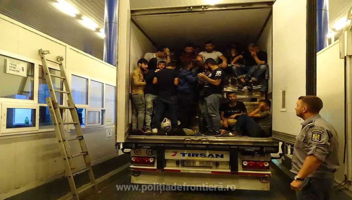 26 de migranţi irakieni, descoperiți în cabina unui camion la Calafat