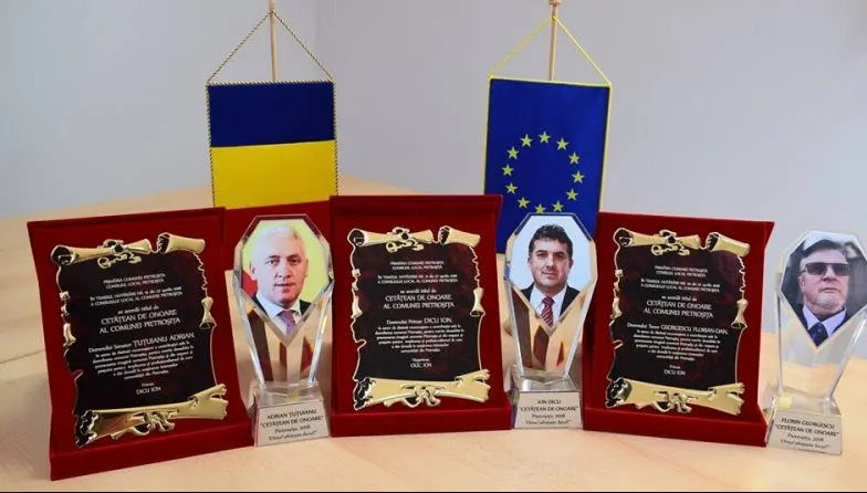 Un primar din Dâmbovița și-a acordat titlul de cetățean de onoare apoi a plâns emoționat