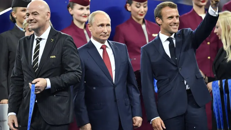 În vreme ce Trump tună și fulgeră, Putin curtează Europa. Lecția de diplomație de la Kremlin